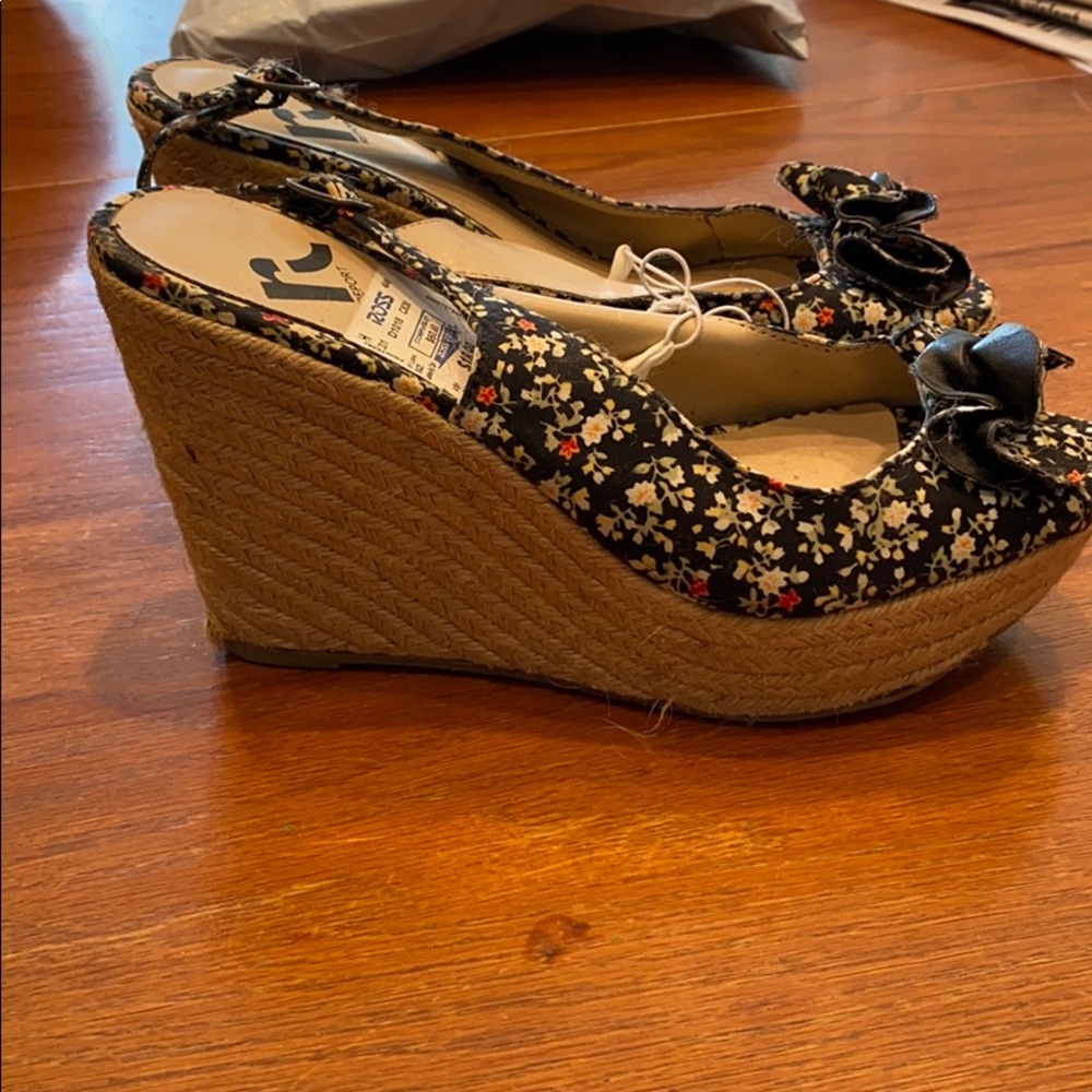 Platform Shoes - Picture 2 of 2